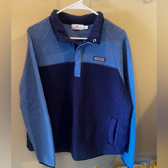 Large Vineyard Vines Pullover - Picture 1 of 3